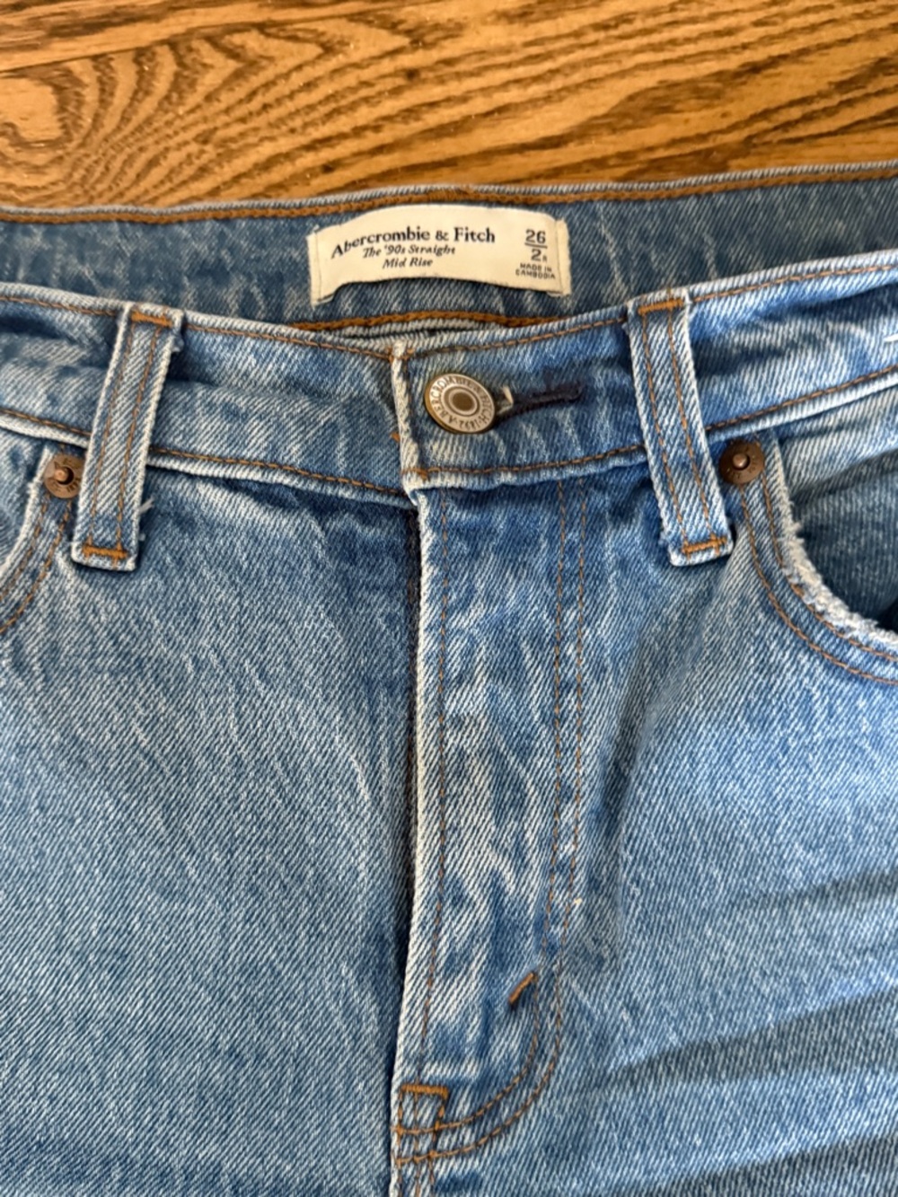 Abercrombie & Fitch Light Blue Mid- Rise 90s Straight Jeans 26R - Picture 2 of 4